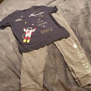 Boys size 5 carters astronaut outfit!